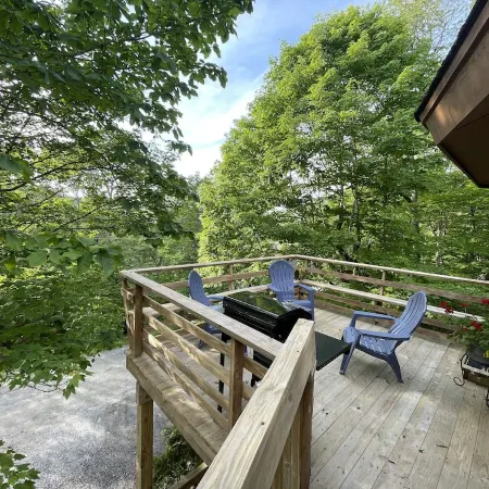 Spacious Round Home, Cozy, Ski In Ski Out for Winter, Prime Location Year Round
