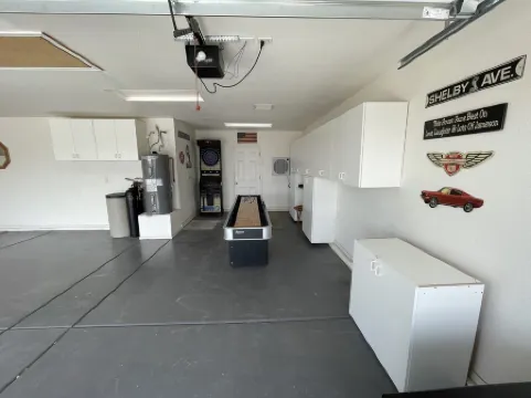 New Family Home, Large Driveway Close to The Lake, The River, and The Casinos. Отели в г. Буллхед Сити