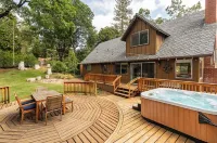 Sequoia Retreat: Spacious Cabin / Hot Tub / Sun Deck