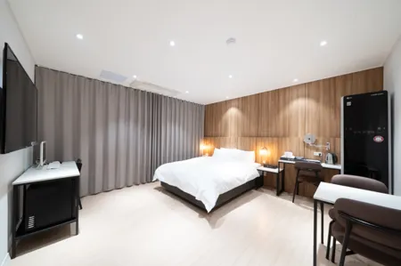 Ballantine Business Hotel Отели рядом с достопримечательностью «Национальный университет Чоннам»