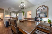 3 Beds / 1 Bath - Stroll into Downtown WJ & to the Park!