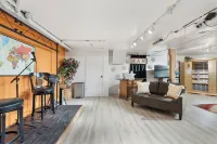 Riverfront w/Cedar Hot tub, Sauna, Movie Theatre Hotels in Snohomish County