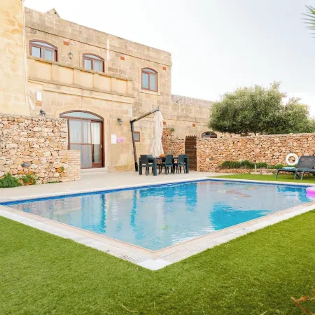 Villa Savona Sleeps 7 with Private Pool