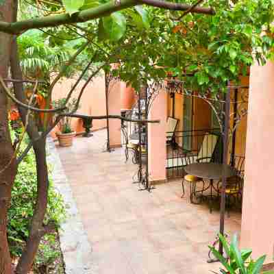 Hostellerie du Cigalou Hotel Exterior
