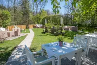 Der Schlosswirt zu Anif - Biedermeierhotel Und Restaurant Hotels in Anif