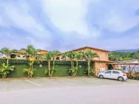 Velinn Pousada Casa de Pedra Ilhabela - parking