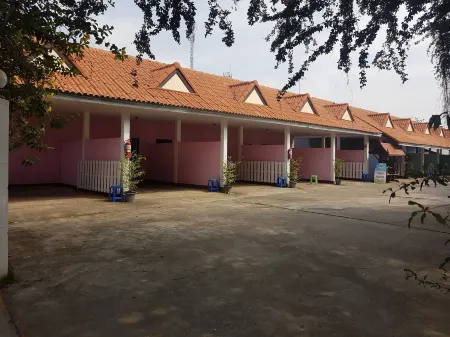 Wanjai Resort Отели рядом с достопримечательностью «Wat Ban Tha Lat»