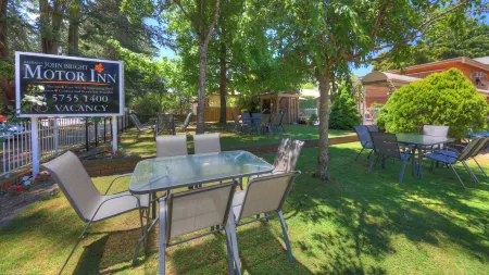 Barrass's John Bright Motor Inn