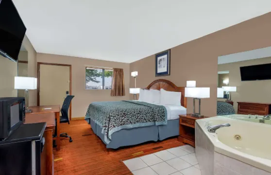 莫米/託萊多戴斯酒店