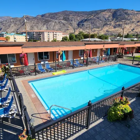 Sahara Courtyard Inn & Suites Osoyoos
