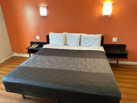 Beachside Inn Отели рядом с достопримечательностью «Дисни Калифорния Адвенчер Парк»