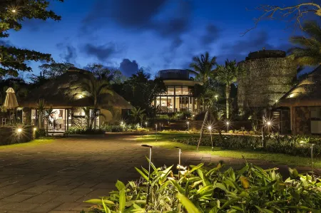 Anahita Golf & Spa Resort Отели рядом с достопримечательностью «Остров Серф»