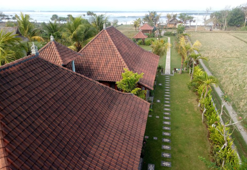 Emir Surfcamp Images