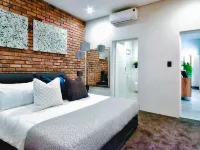 Anew Hotel & Convention Centre or Tambo Johannesburg Hotel a Benoni