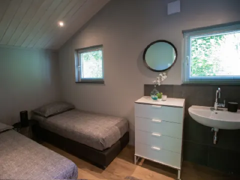 Tiny House in Brabant with Cozy Terrace Hotel di 