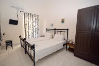 Koukounari Rooms