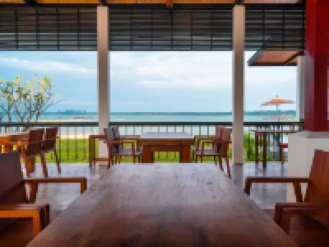 เดอะริเวียร่า จำปาสัก โรงแรมในเมือง จำปาสัก