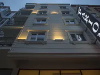 باريون هاوس هوتل Hotels near تمثال طروادة