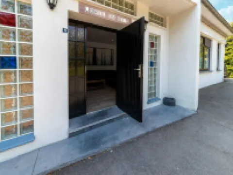 Mansion with Pool & Bar Hotels in Bullingen