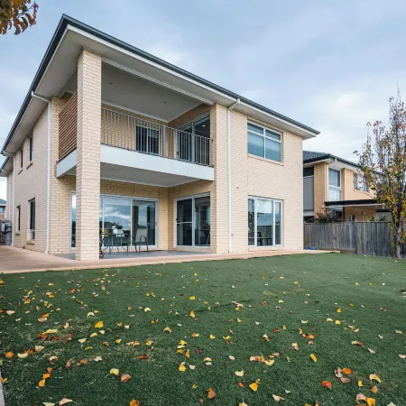 Luxury Waterfront Grand Villa in Melbourne