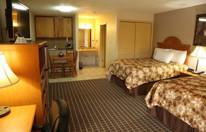 Coach Light Inn