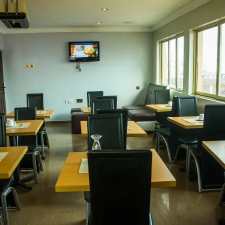 Tivoli Residence & Bar
