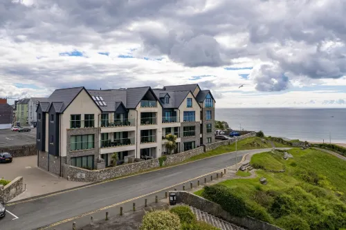 Apartment 10 Waterstone House - Luxury Apartment with Sea Views