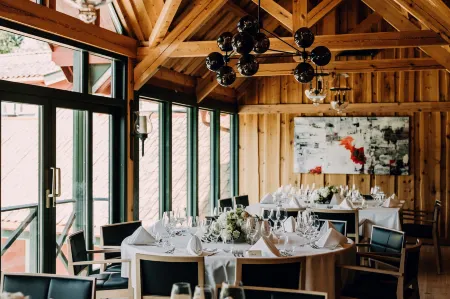 Engø Gård Hotel & Restaurant Отели рядом с достопримечательностью «Metro Bowling & Playland Sandefjord AS»