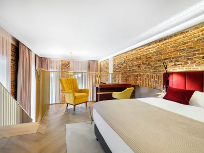 Golden Queen Hotel Отели рядом с достопримечательностью «Галерея польского искусства XIX века»