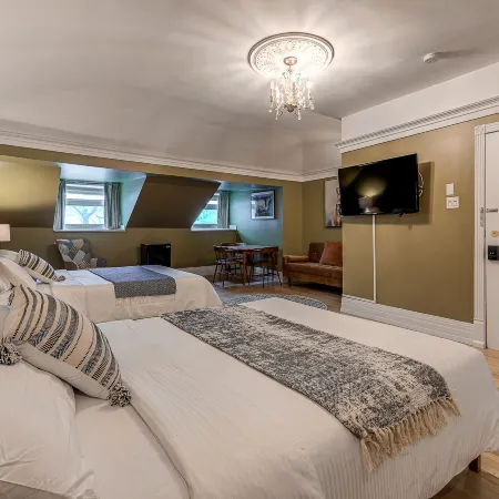 North House - Auberge la Chouette Hôtel Automatisé Отели рядом с достопримечательностью «Центр Morrin»