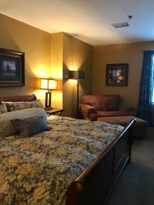 Ophelias Restaurant & Inn Hotels near Graceland University Independence Campus