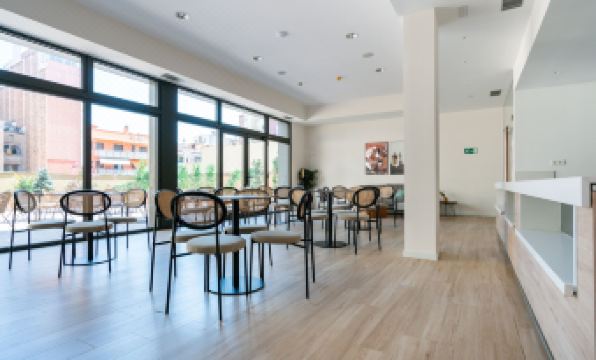 limehome Barcelona Carrer de Besalú 82