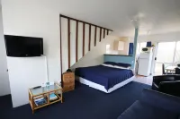 Midway Pacifica Lodge Hotels in Porirua