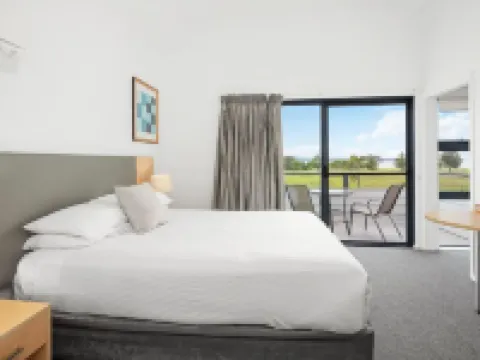 Corrigans Cove Hotels in Batehaven