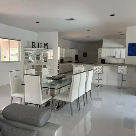 3-bedroom in Davie . WiFi, AC. Pool ,near to Sawgrass Mall, Hard Rock ,F Garden,