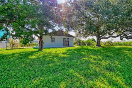 Cozy 3 Bedroom Home.  Pet Friendly!