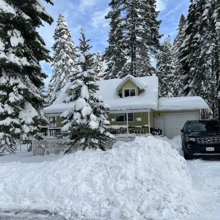 Lake View Cottage in Lake Almanor Country Club! Отели в г. Пламас Каунти
