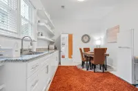 The Clementine - Walk to Restaurants, Shops, Bars in Historic Downtown!