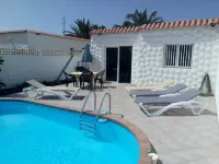 Family friendly holiday home with private pool - Private Pools