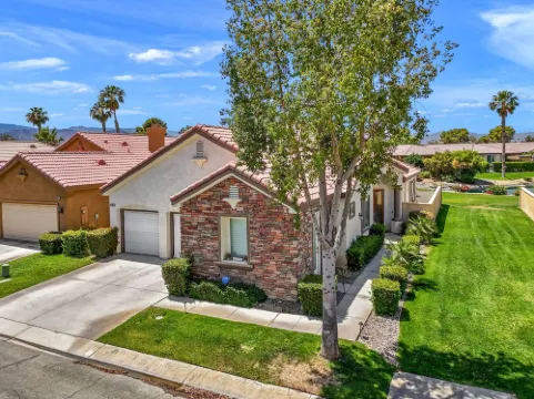 Charming Hideaway with Stylish Amenities - Cozy Tranquil Retreat