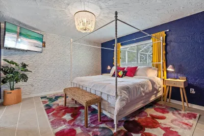 Heated Pool, Hot Tub, Game Room and Fire Pit - Gorgeous Oasis Hotels near Five Below