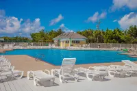 Charming house with ocean view, private hot tub & pool access, washer/dryer & AC