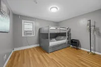Modern Comfort and Easy NYC Transit Access - Stylish Escape