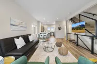 Prime Location Near Ocean and Downtown - Elegant Townhouse Retreat فنادق في أناكورتس