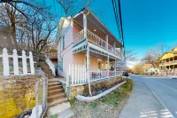 Dog-friendly home with a porch, washer/dryer, balcony, & updated appliances Hotels in Cross Township