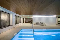 Access to Private Amenities and Art Experience - Stunning Luxury Retreat