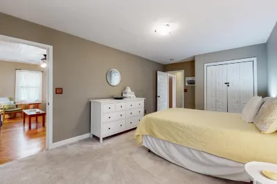 Vintage home with modern updates - near Biltmore, Chimney Rock & Lake Lure