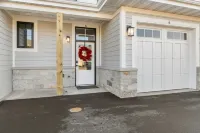 Indoor Pool and Hot Tub - Charming Family Retreat Các khách sạn ở Egg Harbor