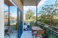 Stylish condo w/ balcony, private washer/dryer, & full kitchen - close to river