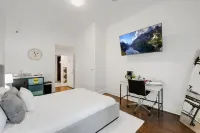 Comfortable Workspace and Cozy Atmosphere - Inviting Brooklyn Retreat Hotels in 